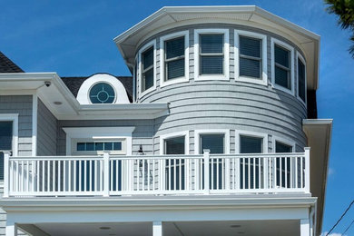 Immagine della facciata di una casa stile marinaro