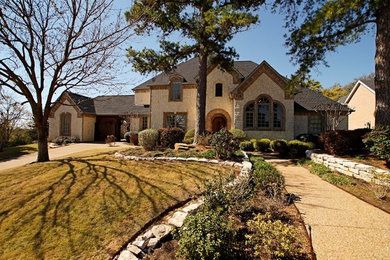 This is an example of a classic house exterior in Dallas.