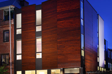 Foto de fachada contemporánea con revestimiento de madera