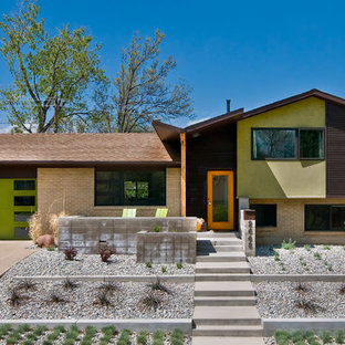 Mittelgroßes Retro Haus mit Satteldach in Denver