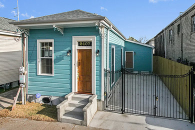 Example of a classic blue one-story wood exterior home design in New Orleans