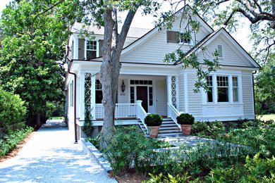 Elegant exterior home photo in Charleston