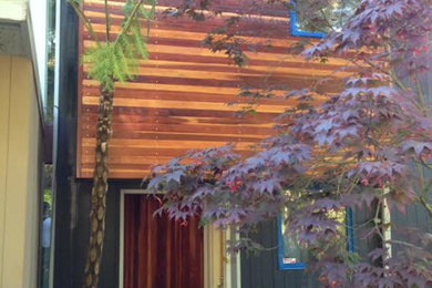 サンフランシスコにあるエクレクティックスタイルのおしゃれな家の外観の写真