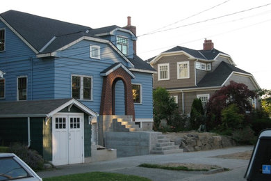 シアトルにあるトランジショナルスタイルのおしゃれな家の外観の写真