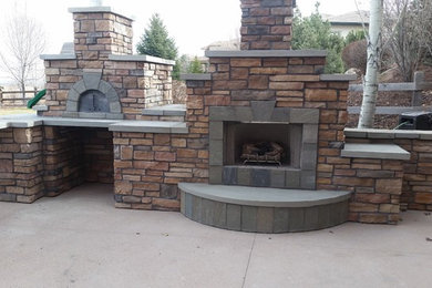 Outdoor Fireplace and Pizza Oven