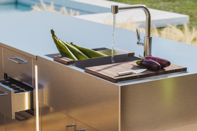 Outdoor Kitchens - Stainless steel cabinets