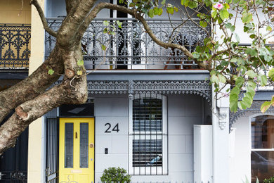 シドニーにあるミッドセンチュリースタイルのおしゃれな家の外観の写真