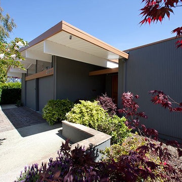 Palo Alto | Eichler | Bathroom and exterior painting