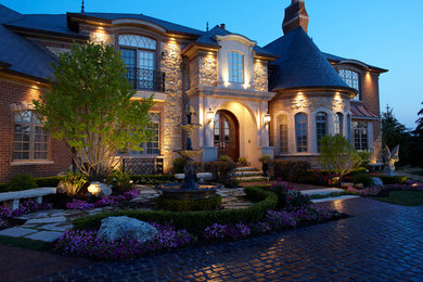 Example of a large arts and crafts exterior home design in Chicago