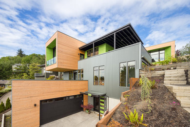 Idee per la villa multicolore contemporanea a due piani di medie dimensioni con rivestimenti misti, tetto piano e copertura in metallo o lamiera