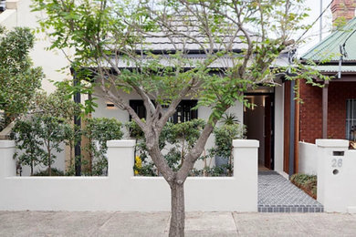 シドニーにあるシャビーシック調のおしゃれな家の外観の写真
