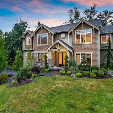 Peaceful house in Redmond with wood accents