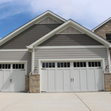Pearl Gray and Aged Pewter Siding | Ladue, MO