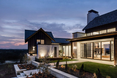 Modern exterior home idea in Austin