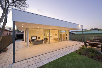 Design ideas for a modern bungalow house exterior in Adelaide.