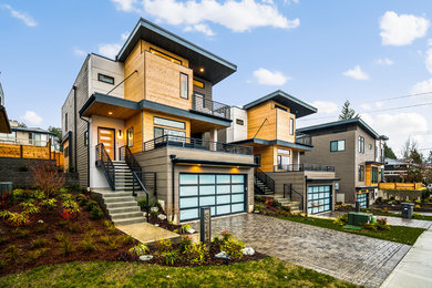 Inspiration för mellanstora moderna flerfärgade hus, med två våningar, blandad fasad och platt tak