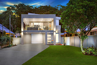 Ejemplo de fachada de casa minimalista grande de dos plantas con revestimiento de hormigón