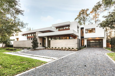 Foto de fachada de casa blanca contemporánea grande de dos plantas con tejado plano y revestimiento de madera