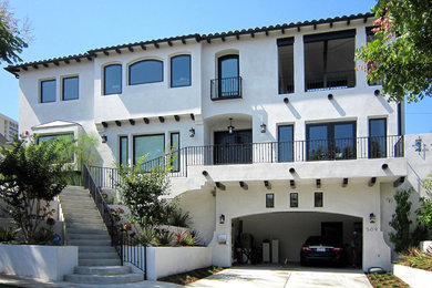 ロサンゼルスにあるエクレクティックスタイルのおしゃれな家の外観の写真