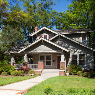 Idee per la facciata di una casa american style a due piani