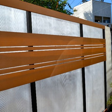 Plexiglass Driveway Gate - Horizontal Clear Redwood Accents