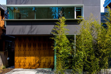 バンクーバーにあるコンテンポラリースタイルのおしゃれな家の外観の写真