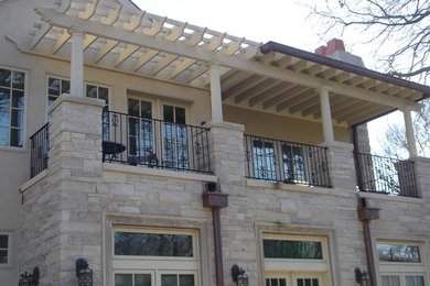 Example of a classic exterior home design in Chicago