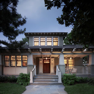 Ispirazione per la facciata di una casa verde american style a due piani