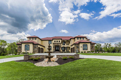 Example of an exterior home design in Kansas City