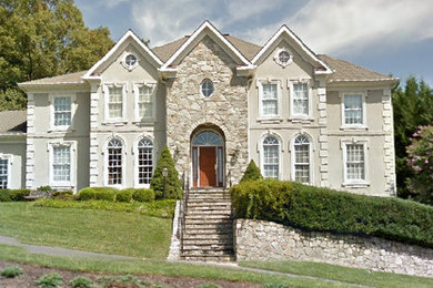 ワシントンD.C.にあるお手頃価格のトラディショナルスタイルのおしゃれな家の外観 (レンガサイディング) の写真