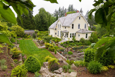 Design ideas for a classic house exterior in Portland.