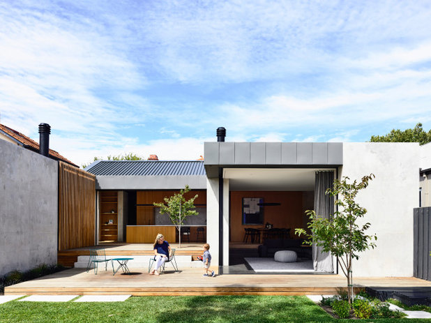 Modern House Exterior by INLITE