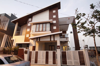 バンガロールにあるコンテンポラリースタイルのおしゃれな家の外観の写真