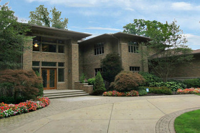 Contemporary house exterior in Cleveland.