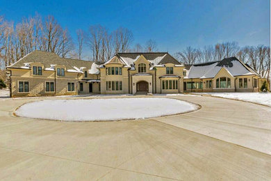 Exterior home photo in Cleveland