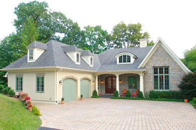 Example of a classic exterior home design in Cincinnati