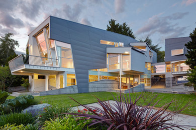 シアトルにあるコンテンポラリースタイルのおしゃれな大きな家の写真