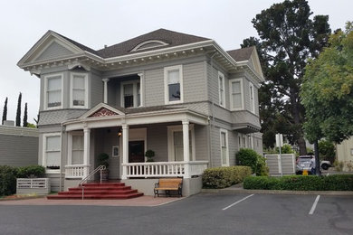 サンフランシスコにあるおしゃれな家の外観の写真