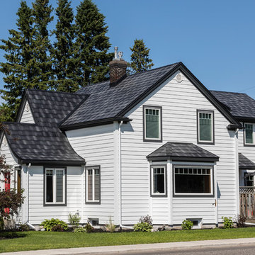 Quaint Cottage with Clapboard Siding in Thunder Bay, Ontario, Canada