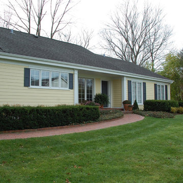 Ranch Style Home - Lake Forest, IL in James Hardie Fiber Cement Siding
