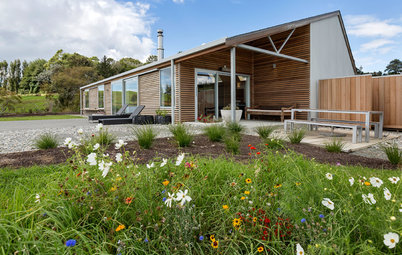 Houzz Tour: A Country Home With New Zealand Barn Style