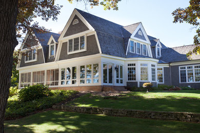 Example of an exterior home design in Milwaukee