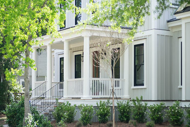 Example of an exterior home design in Charleston