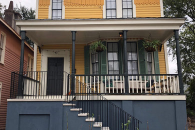 Victorian exterior home idea in Charleston