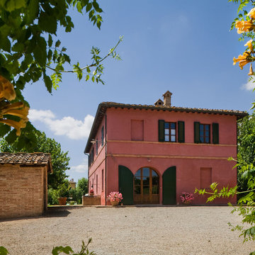 Renovated Tuscan Farm House, Siena, Italy