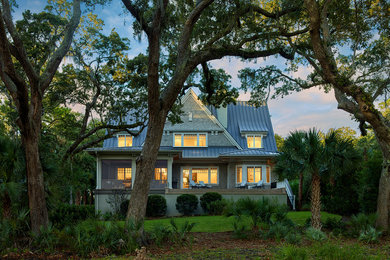 Traditional exterior home idea in Charleston