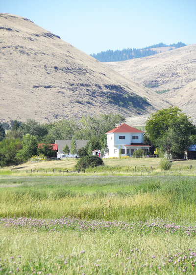 Farmhouse Exterior by Sarah Greenman