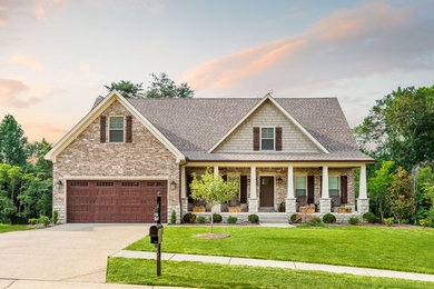 Example of an arts and crafts exterior home design in Louisville