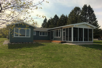 Mid-century modern exterior home idea in Grand Rapids