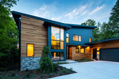 Large contemporary multicolored two-story mixed siding exterior home idea in Grand Rapids